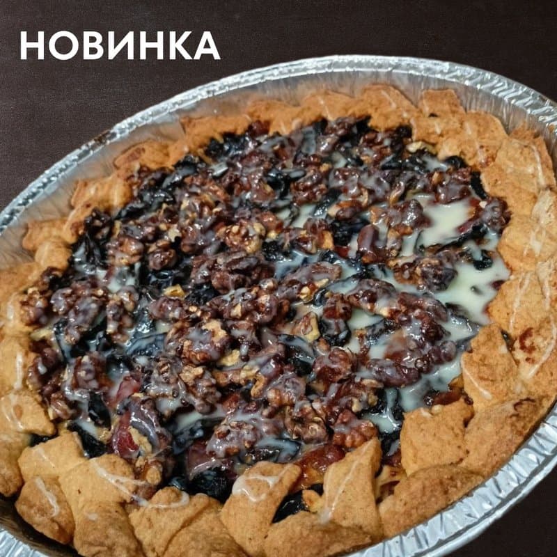 Заливной пирог с орехами и сухофруктами со сгущенкой